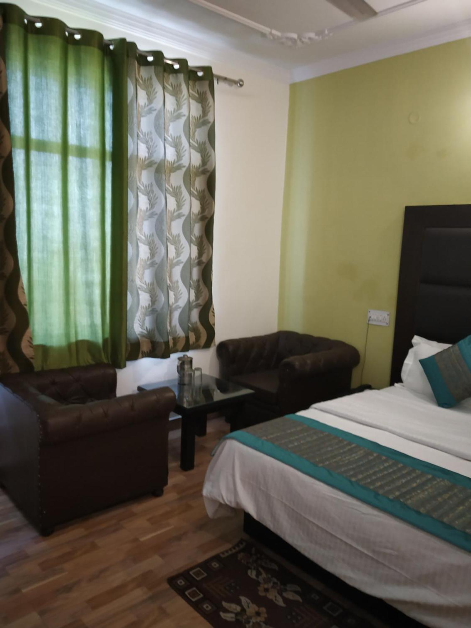Royal Breeze Hotel & Restaurant Received Most Rated Traveller Award Property For Year 2023-2024 !! Mussoorie Exteriör bild