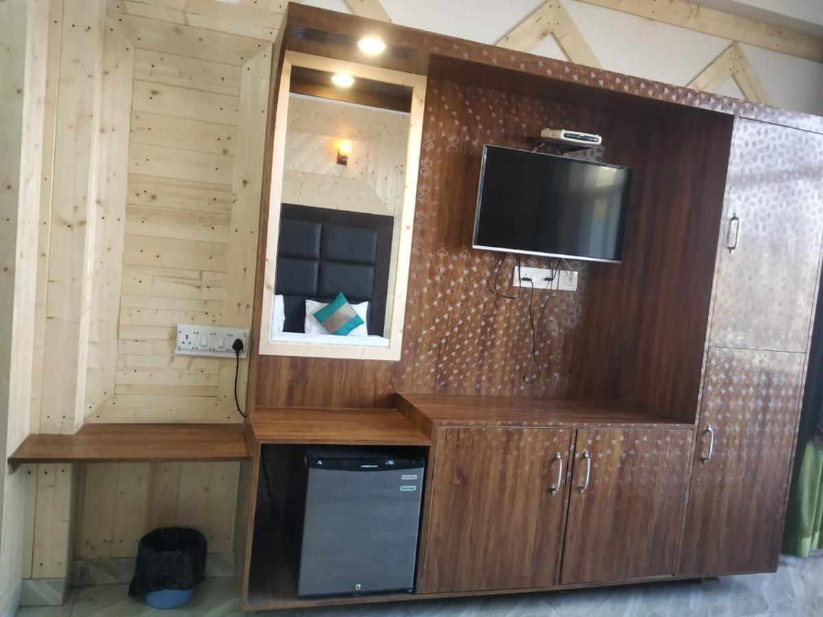 Royal Breeze Hotel & Restaurant Received Most Rated Traveller Award Property For Year 2023-2024 !! Mussoorie Exteriör bild